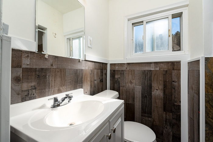 Parkway Motel - Real Estate Photos (newer photo)